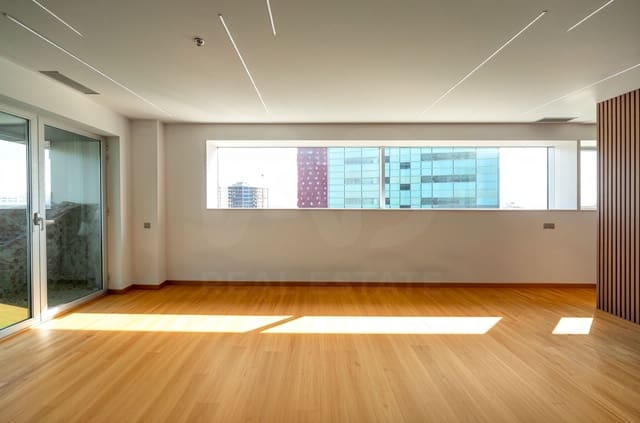 3 sovrum Lägenhet till salu i L'Hospitalet de Llobregat med garage - 673 000 € (Ref: 10026510)