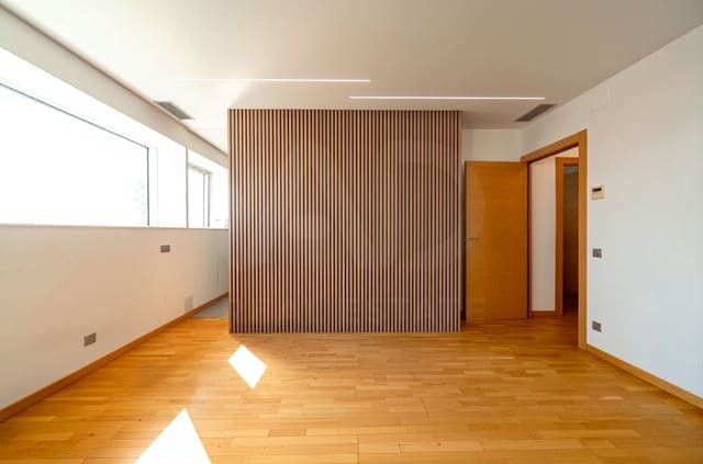 3 sovrum Lägenhet till salu i L'Hospitalet de Llobregat med garage - 673 000 € (Ref: 10026510)
