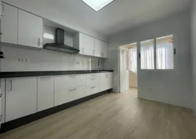 4 sypialnia Apartament na sprzedaż w Ferrol - 195 000 € (Ref: 10026516)
