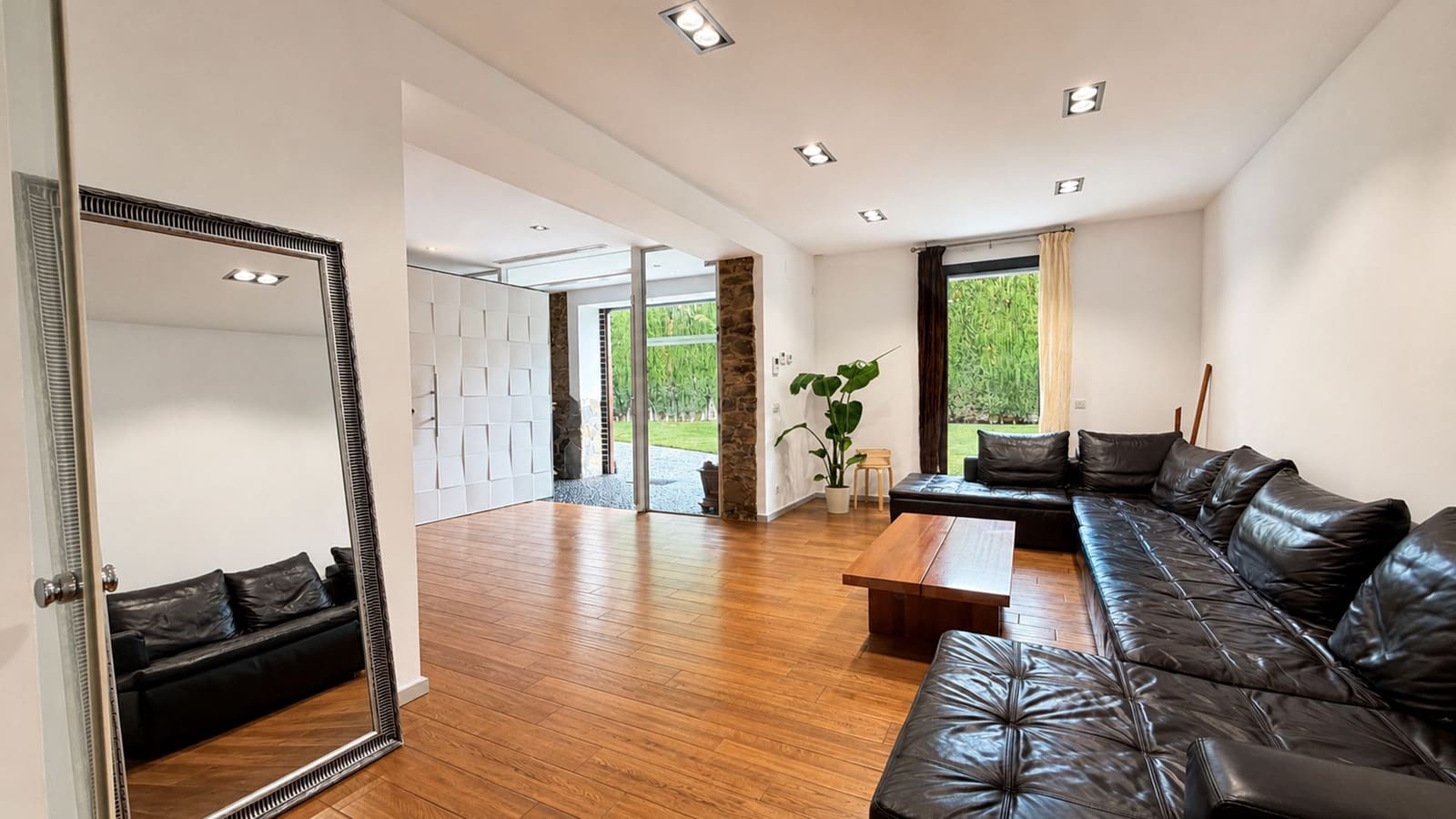 6 bedroom Townhouse for sale in Sant Vicenc de Montalt with pool garage - € 1,195,000 (Ref: 10026666)