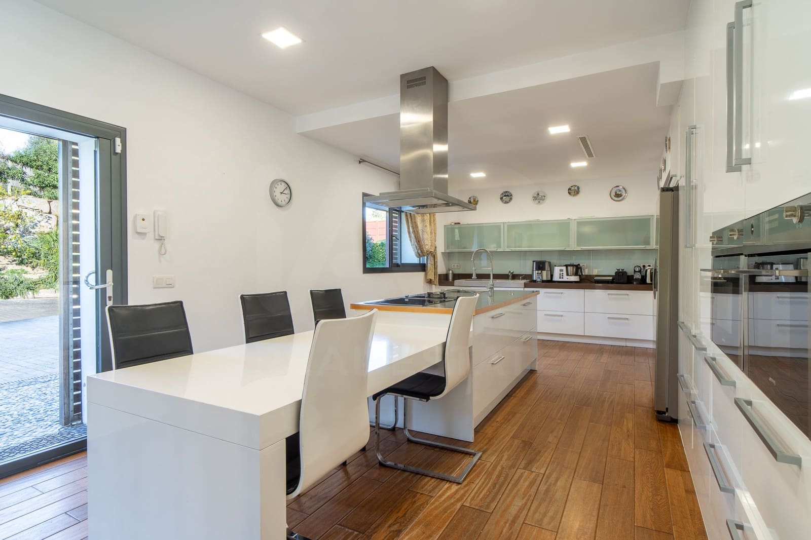 6 bedroom Townhouse for sale in Sant Vicenc de Montalt with pool garage - € 1,195,000 (Ref: 10026666)