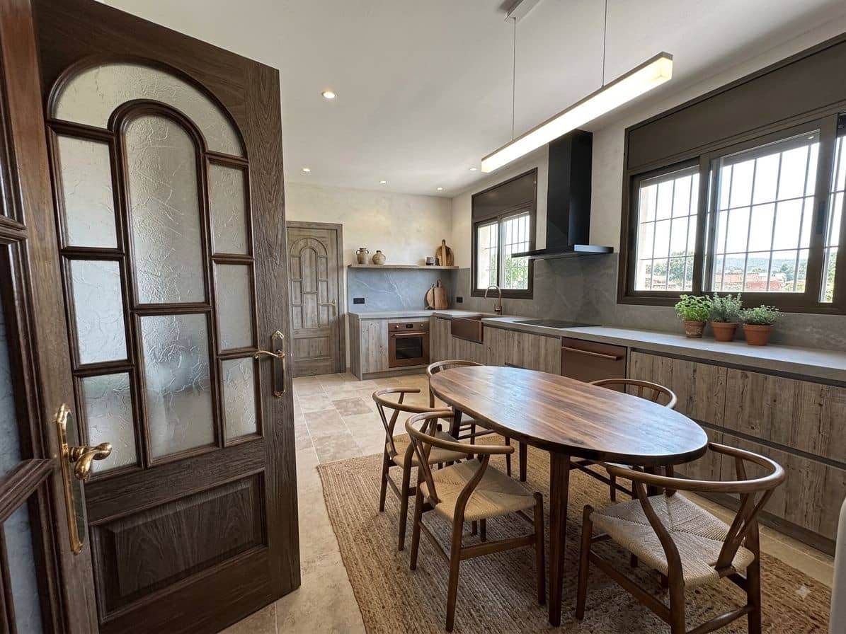 3 sypialnia Dom na sprzedaż w Vilanova i la Geltru z basenem garażem - 1 200 000 € (Ref: 10026670)