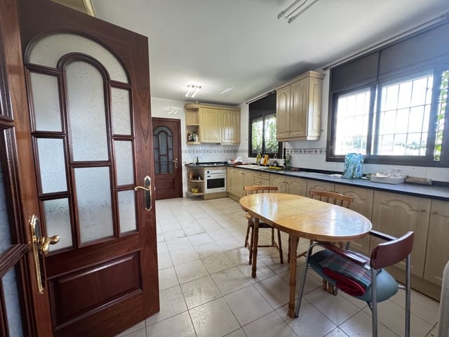3 soverom Hus til salgs i Vilanova i la Geltrú med svømmebasseng garasje - € 1 200 000 (Ref: 10026670)