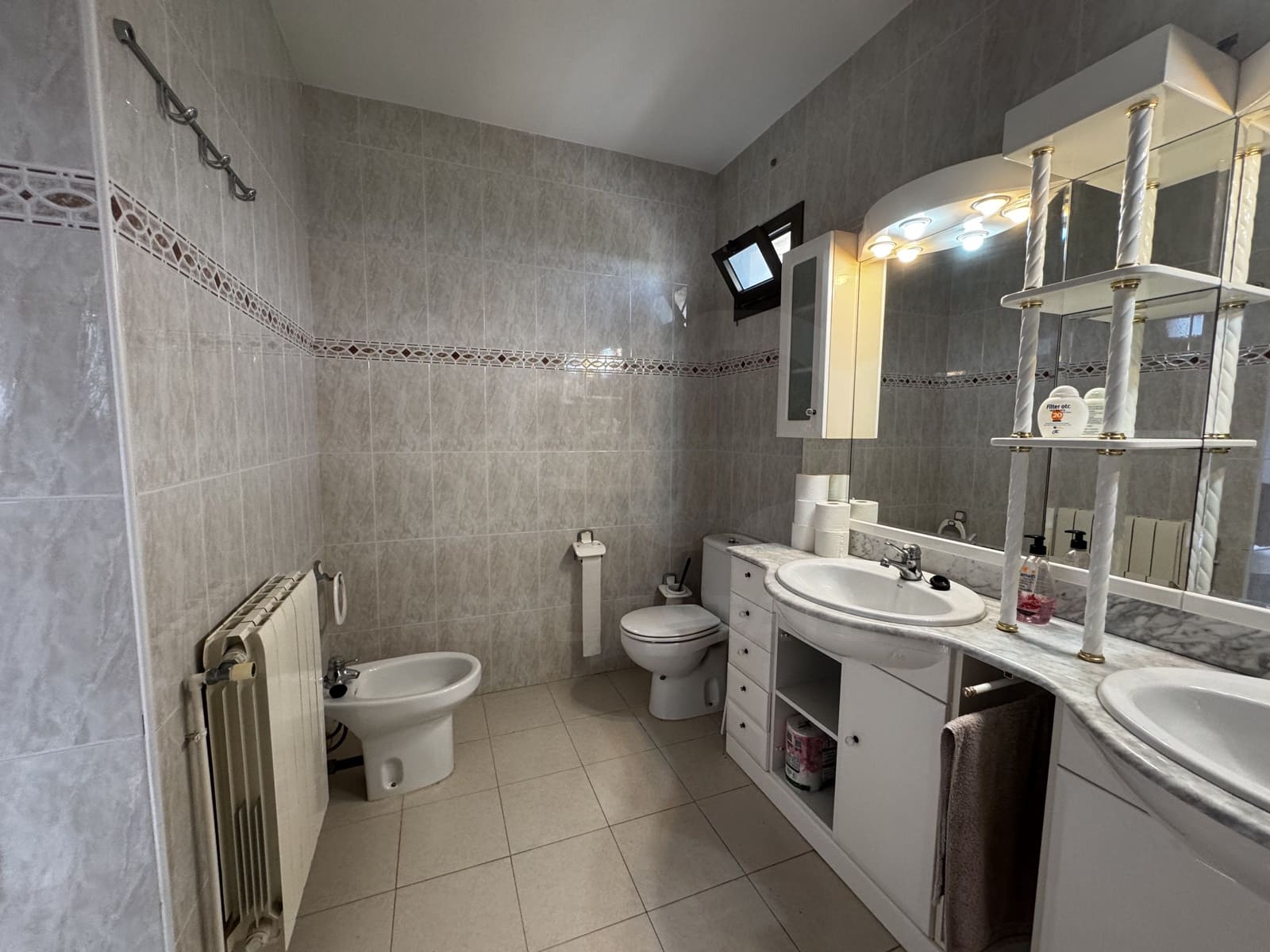 3 sypialnia Dom na sprzedaż w Vilanova i la Geltru z basenem garażem - 1 200 000 € (Ref: 10026670)