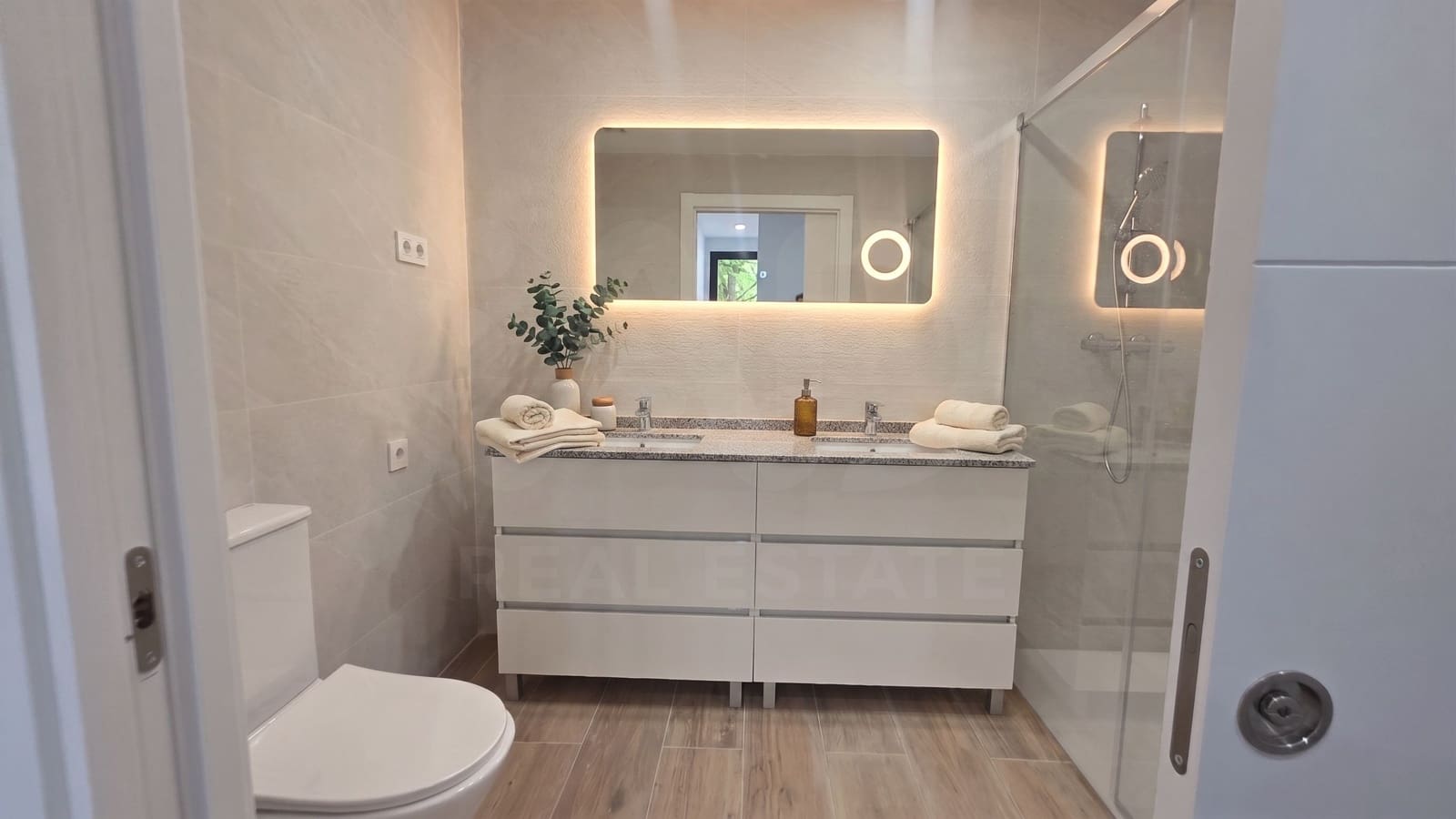3 soveværelse Lejlighed til salg i Girona by - € 395.000 (Ref: 10026675)