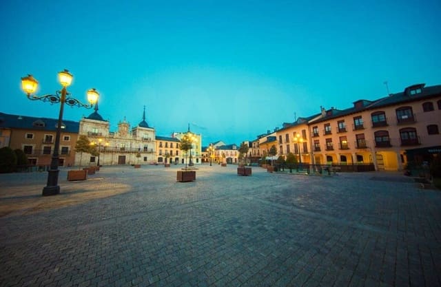 Local Comercial de 34 habitaciones en Ponferrada en venta - 6.309.975 € (Ref: 10026678)