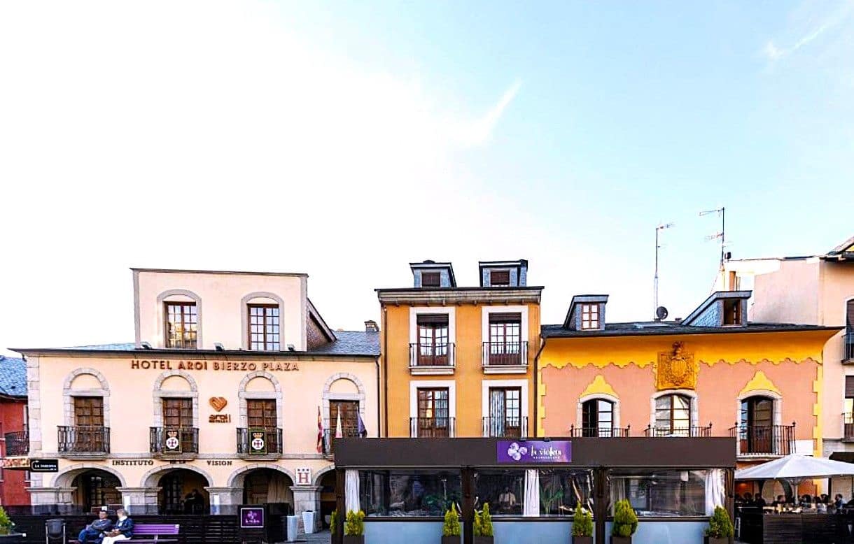 Local Comercial de 34 habitaciones en Ponferrada en venta - 6.309.975 € (Ref: 10026678)