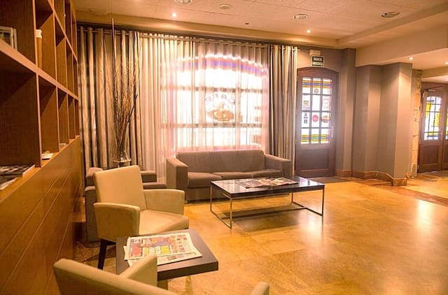 Local Comercial de 34 habitaciones en Ponferrada en venta - 6.309.975 € (Ref: 10026678)