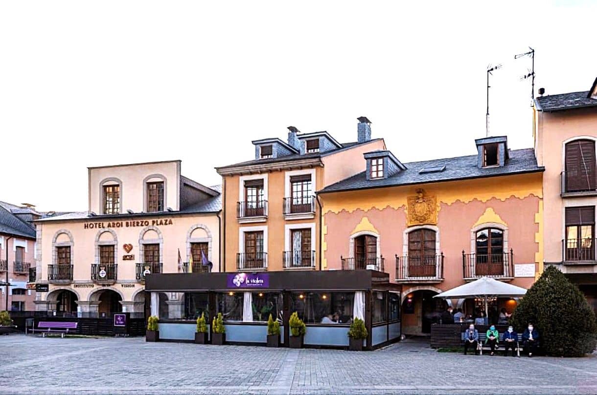 Local Comercial de 34 habitaciones en Ponferrada en venta - 6.309.975 € (Ref: 10026678)