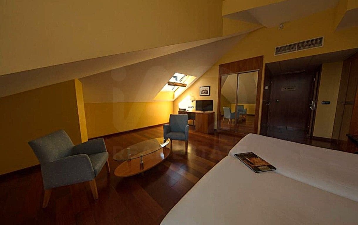 Local Comercial de 34 habitaciones en Ponferrada en venta - 6.309.975 € (Ref: 10026678)