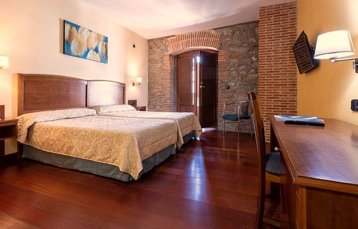 Local Comercial de 34 habitaciones en Ponferrada en venta - 6.309.975 € (Ref: 10026678)