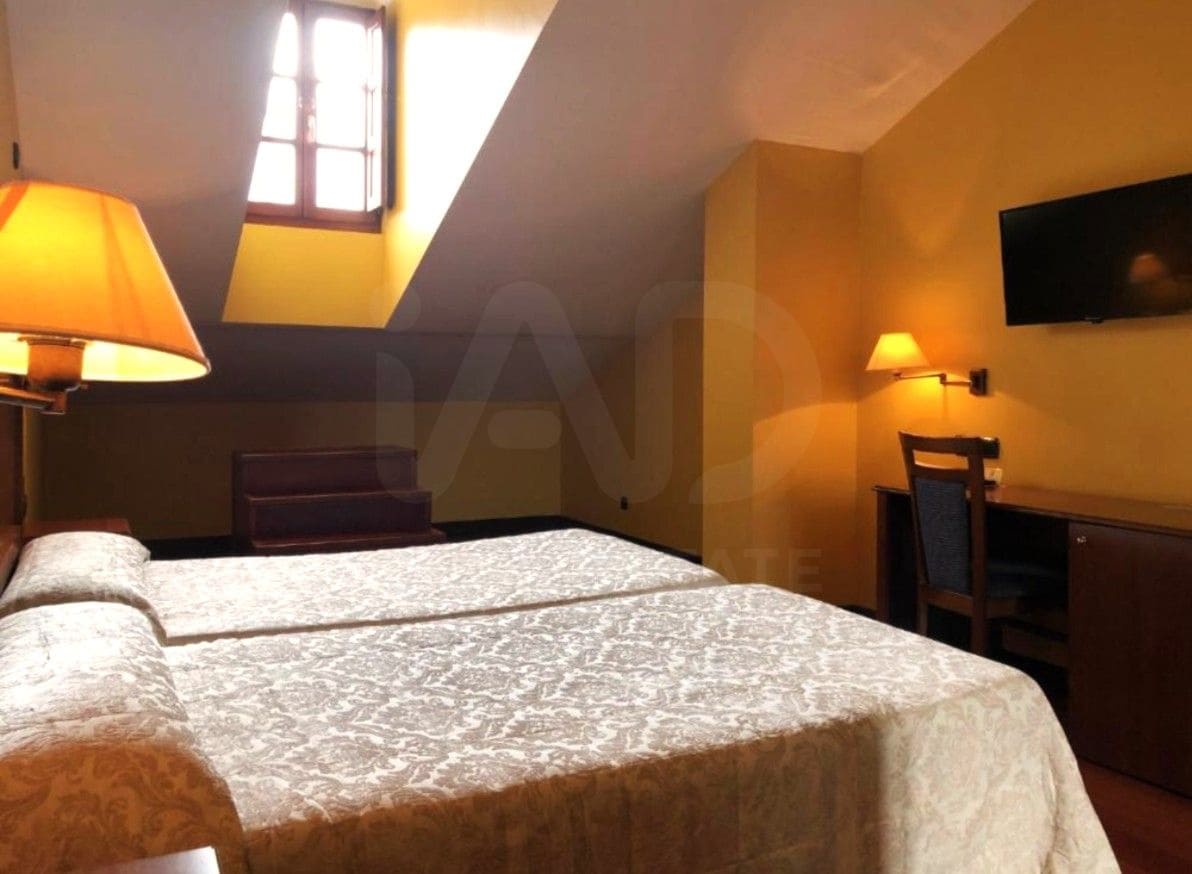 Local Comercial de 34 habitaciones en Ponferrada en venta - 6.309.975 € (Ref: 10026678)