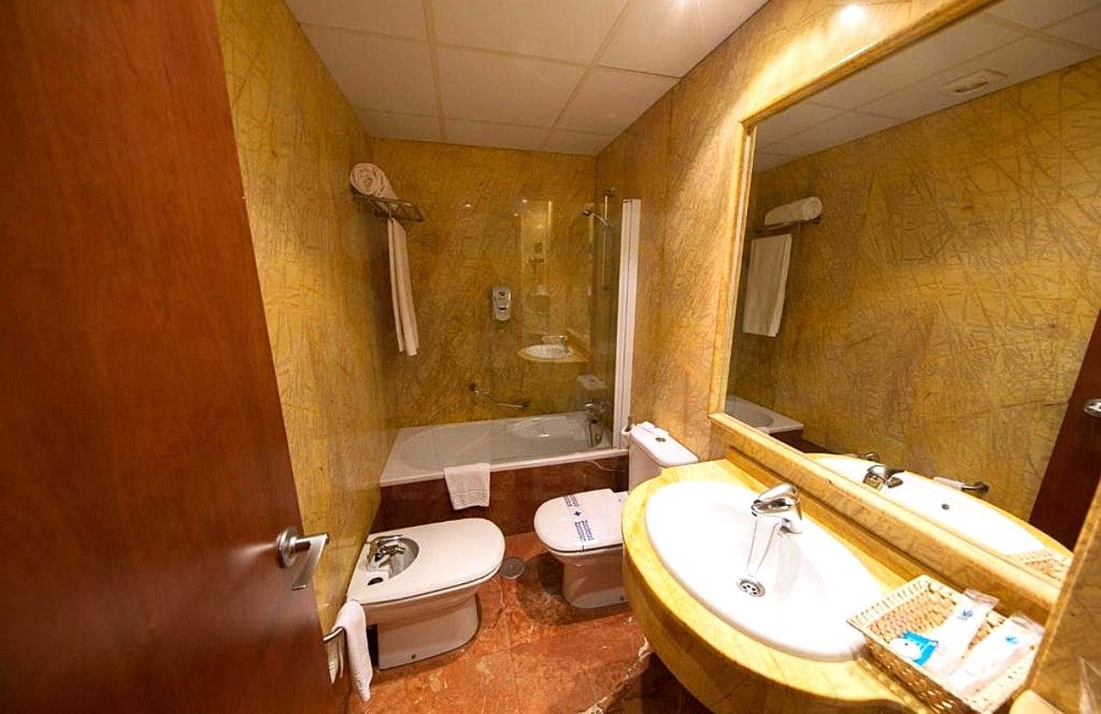 Local Comercial de 34 habitaciones en Ponferrada en venta - 6.309.975 € (Ref: 10026678)