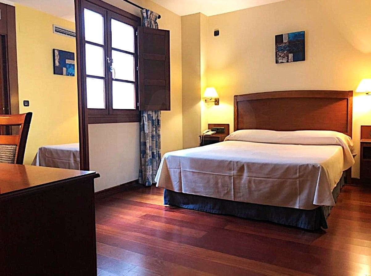 Local Comercial de 34 habitaciones en Ponferrada en venta - 6.309.975 € (Ref: 10026678)