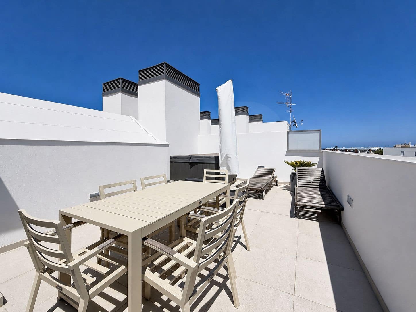 3 bedroom Penthouse for sale in Denia with pool - € 570,000 (Ref: 10026681)
