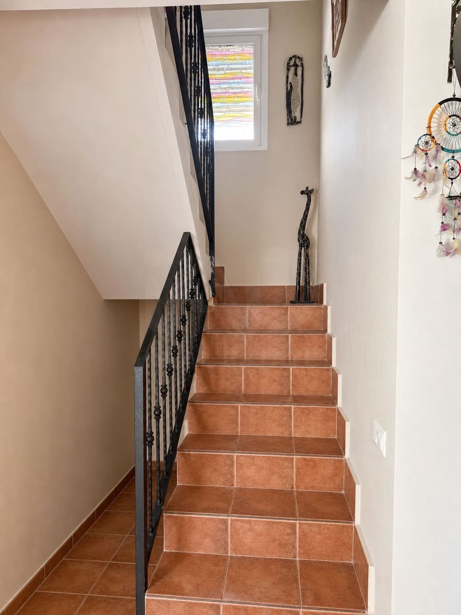5 bedroom Villa for sale in Cardiel de los Montes with pool garage - € 210,000 (Ref: 10026682)