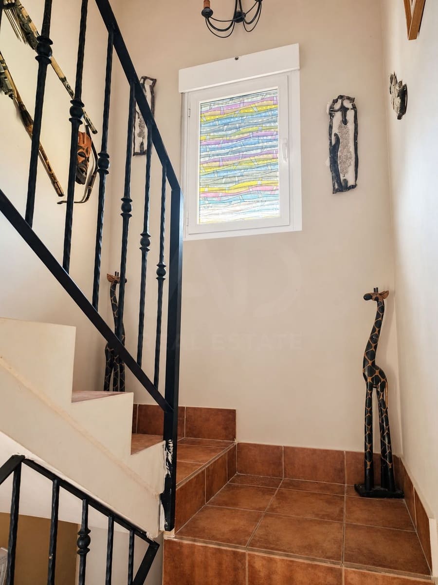 5 bedroom Villa for sale in Cardiel de los Montes with pool garage - € 210,000 (Ref: 10026682)