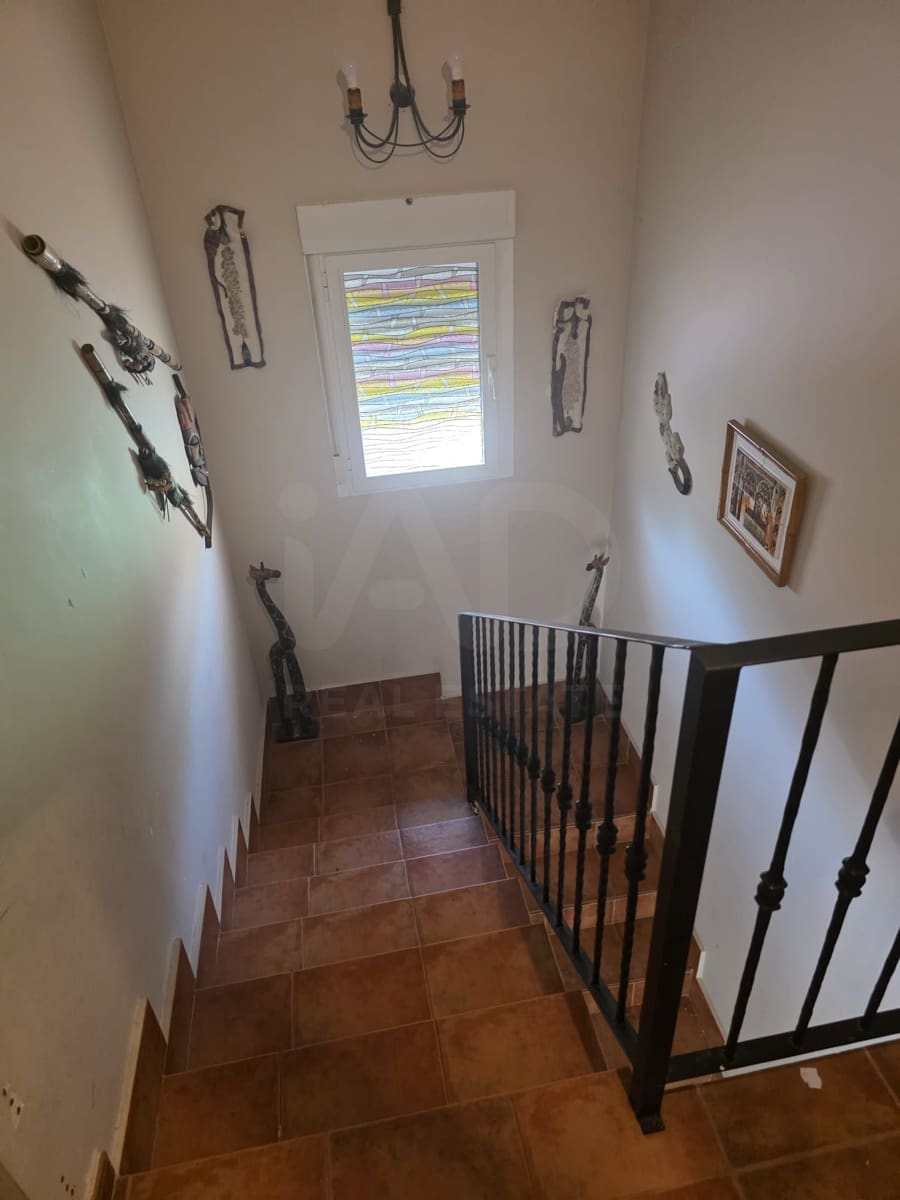 5 bedroom Villa for sale in Cardiel de los Montes with pool garage - € 210,000 (Ref: 10026682)