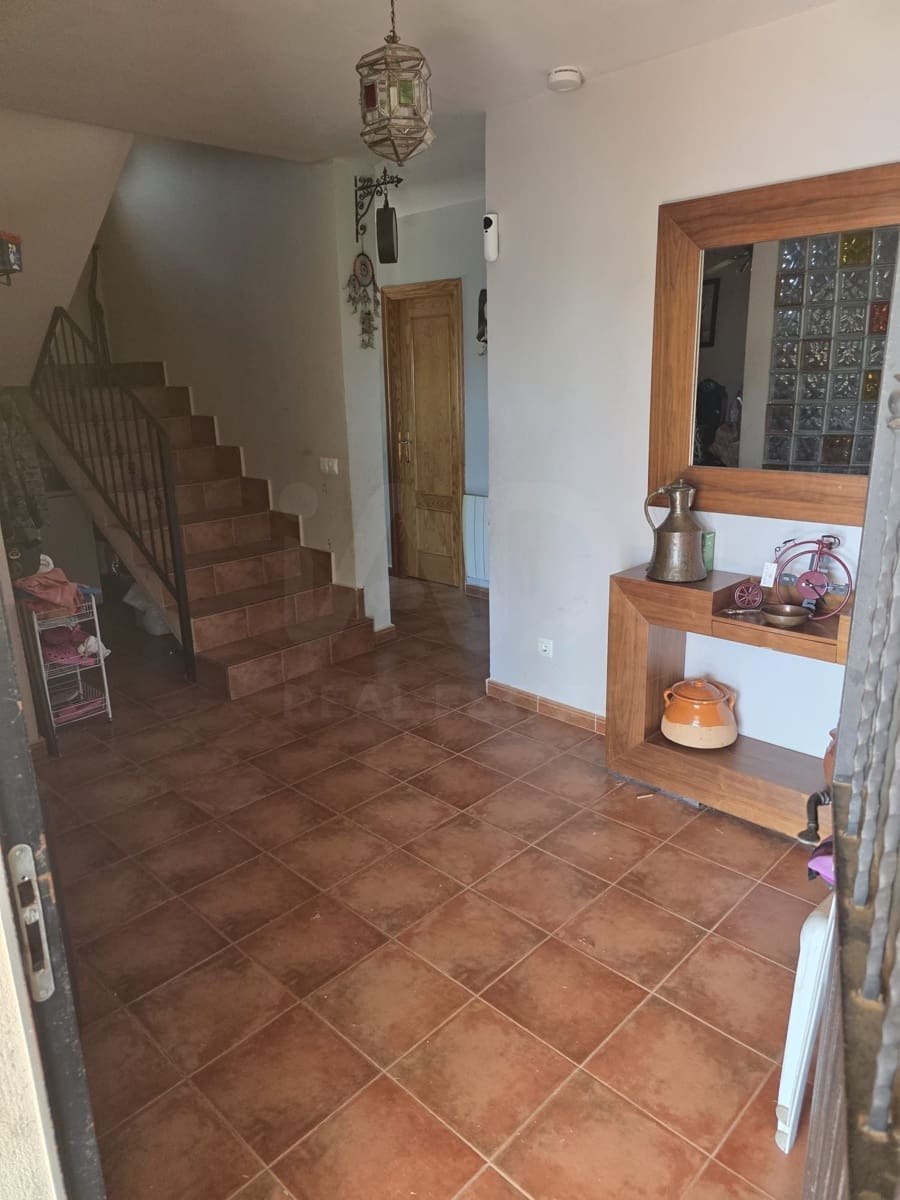 5 bedroom Villa for sale in Cardiel de los Montes with pool garage - € 210,000 (Ref: 10026682)