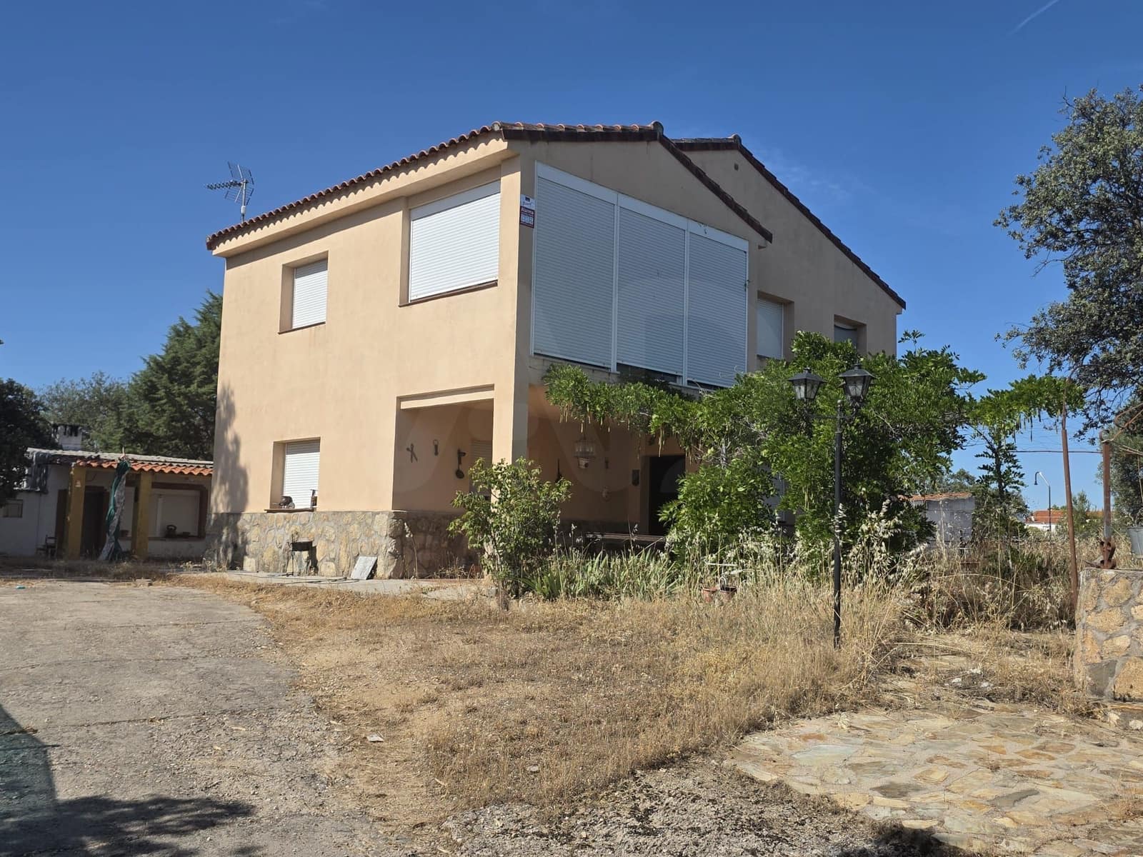 5 bedroom Villa for sale in Cardiel de los Montes with pool garage - € 210,000 (Ref: 10026682)