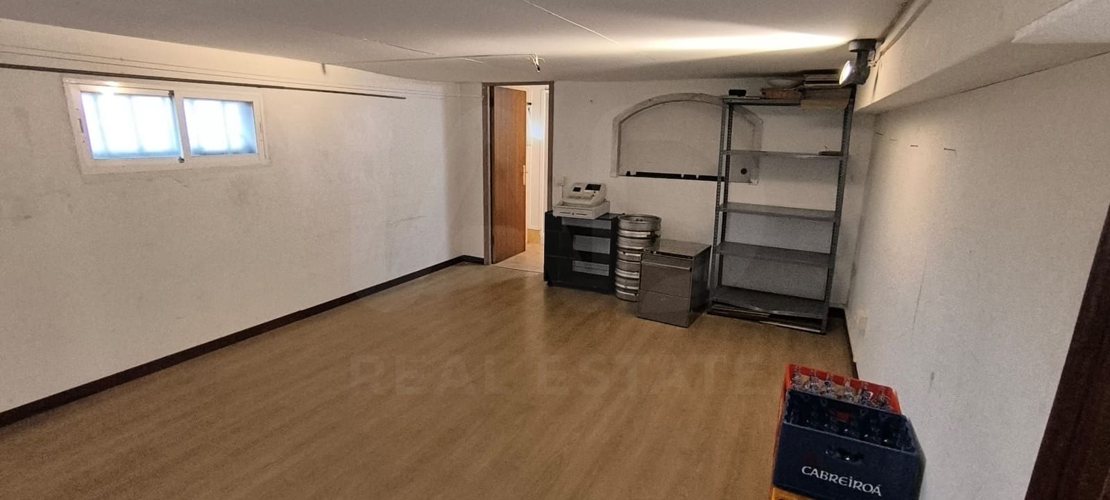 Kaupallinen myytävänä paikassa Naron - 42 000 € (Ref: 10027622)