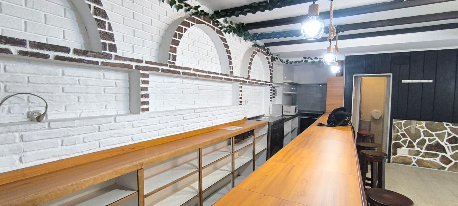 Kaupallinen myytävänä paikassa Naron - 42 000 € (Ref: 10027622)