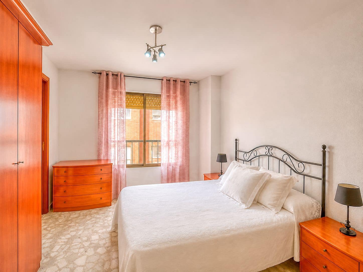 4 Zimmer Apartment zu verkaufen in Alicante / Alacant Stadt - 300.000 € (Ref: 10029443)