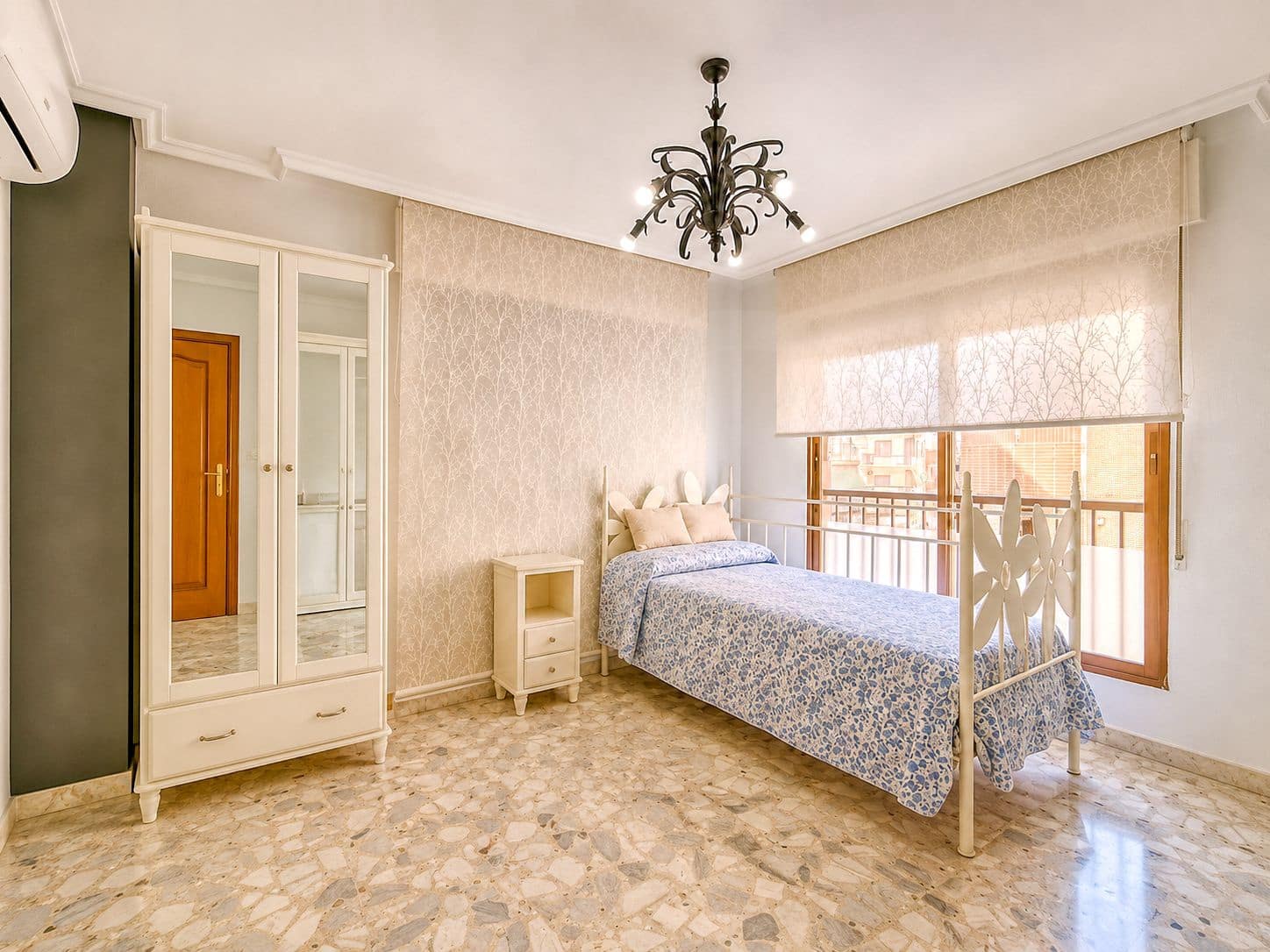4 Zimmer Apartment zu verkaufen in Alicante / Alacant Stadt - 300.000 € (Ref: 10029443)
