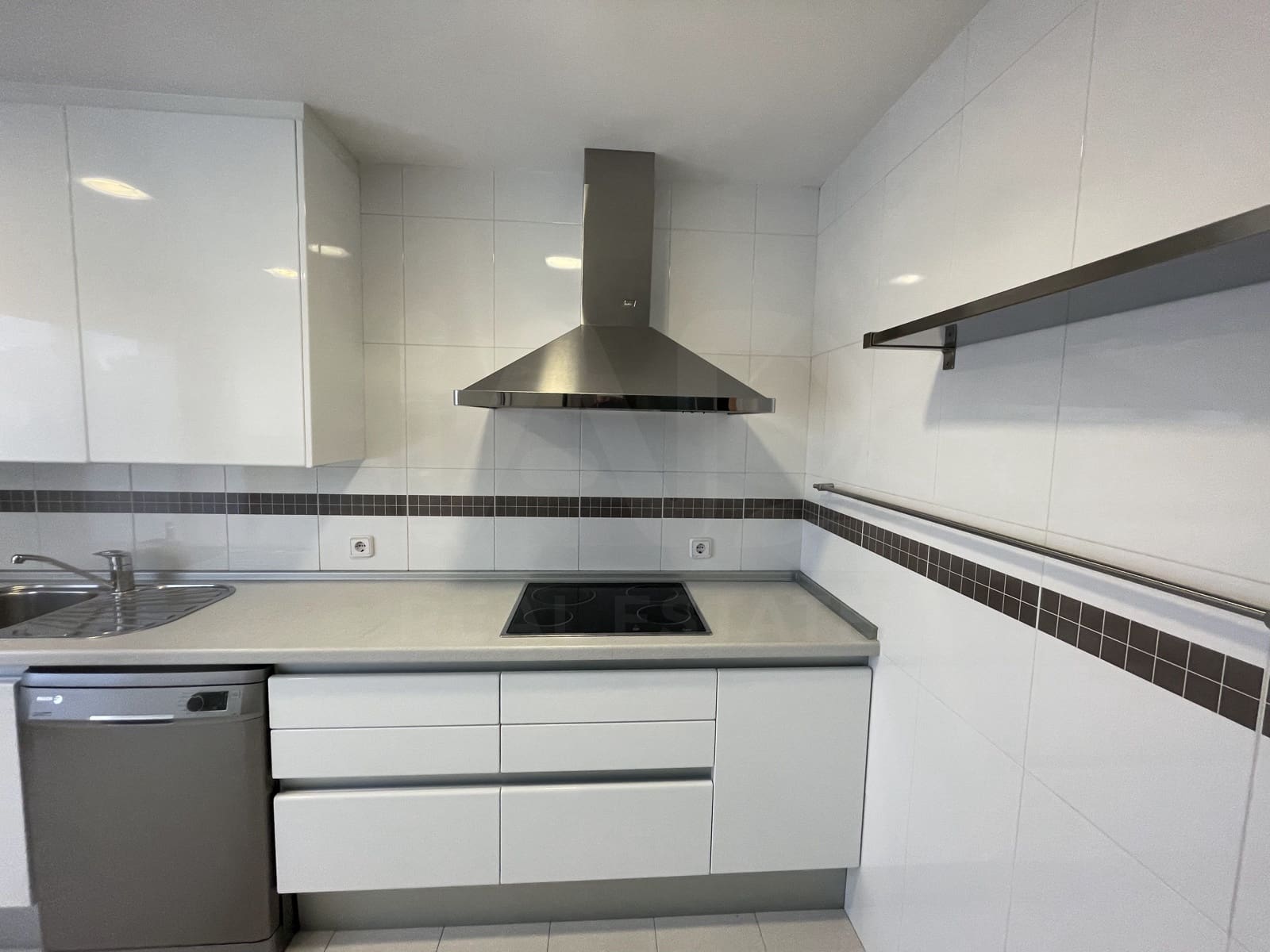 Willa do wynajęcia w Las Rozas de Madrid z basenem garażem - 2 200 € (Ref: 10029693)