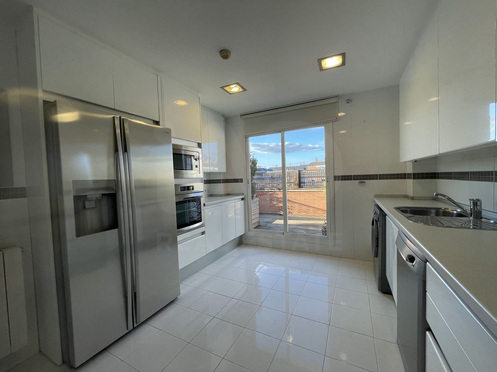 Willa do wynajęcia w Las Rozas de Madrid z basenem garażem - 2 200 € (Ref: 10029693)
