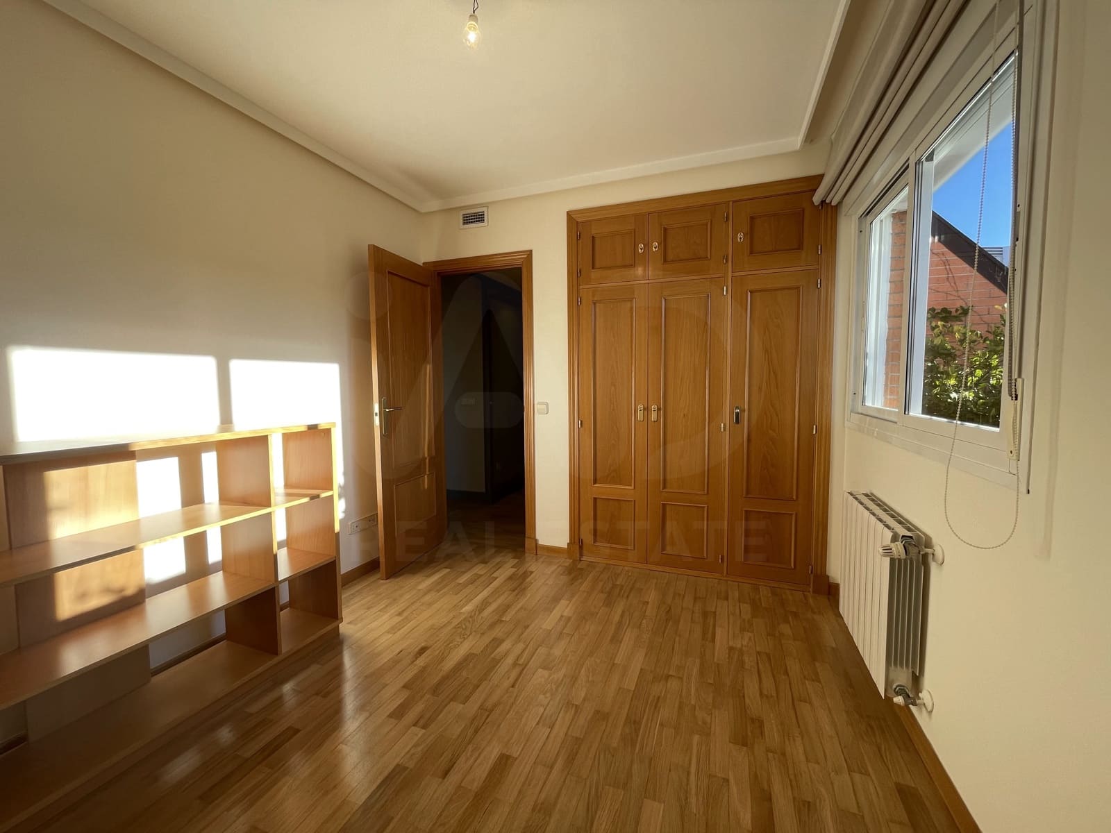 Willa do wynajęcia w Las Rozas de Madrid z basenem garażem - 2 200 € (Ref: 10029693)