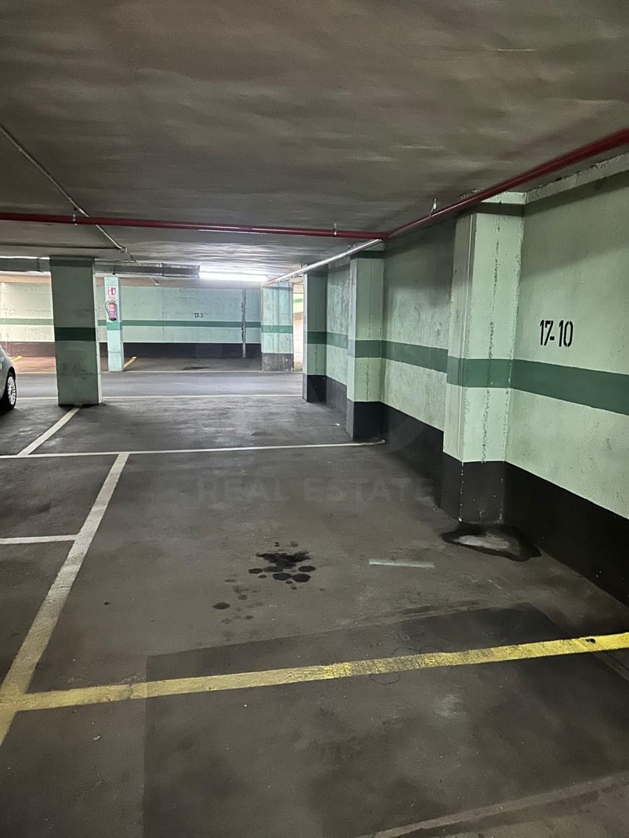 Garage til salg i Madrid by - € 24.420 (Ref: 10029761)