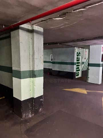 Garage til salg i Acacias, Madrid by - € 24.420 (Ref: 10029761)