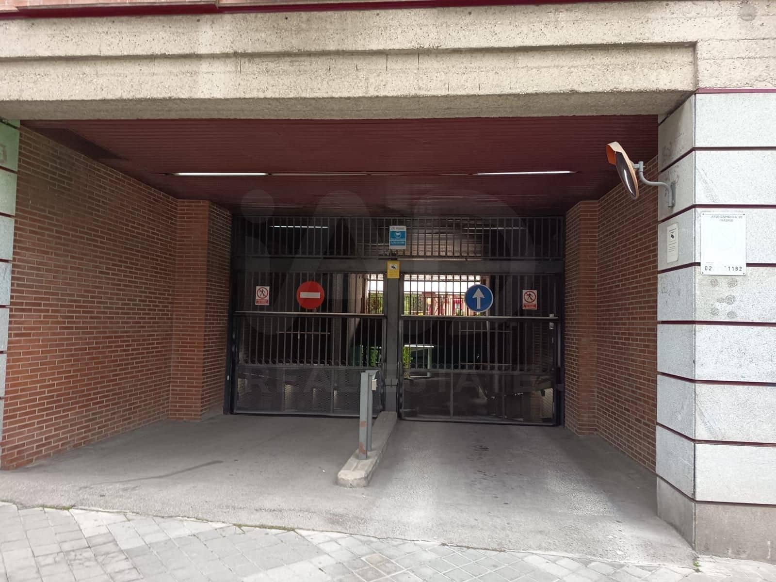 Garage til salg i Madrid by - € 24.420 (Ref: 10029761)