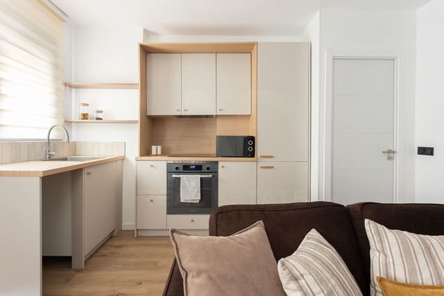 3 slaapkamer Rijtjeshuis te koop in Badalona - € 449.000 (Ref: 10029763)