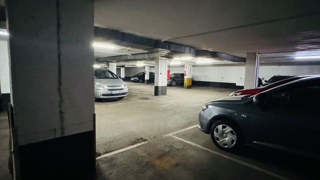 Autotalli myytävänä paikassa Casco Histórico de Vallecas, Madrid kaupunki - 13 210 € (Ref: 10029767)