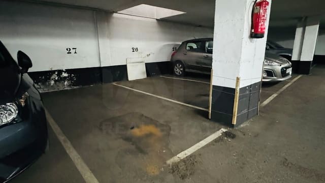 Autotalli myytävänä paikassa Casco Histórico de Vallecas, Madrid kaupunki - 13 210 € (Ref: 10029767)