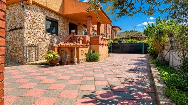 4 bedroom Townhouse for sale in El Montmell with pool garage - € 199,900 (Ref: 10029773)