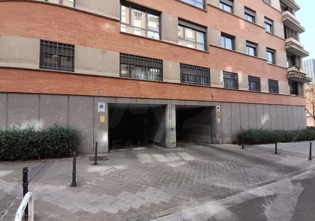 Garage à vendre à Pacífico, Madrid ville - 12 452 € (Ref: 10029777)