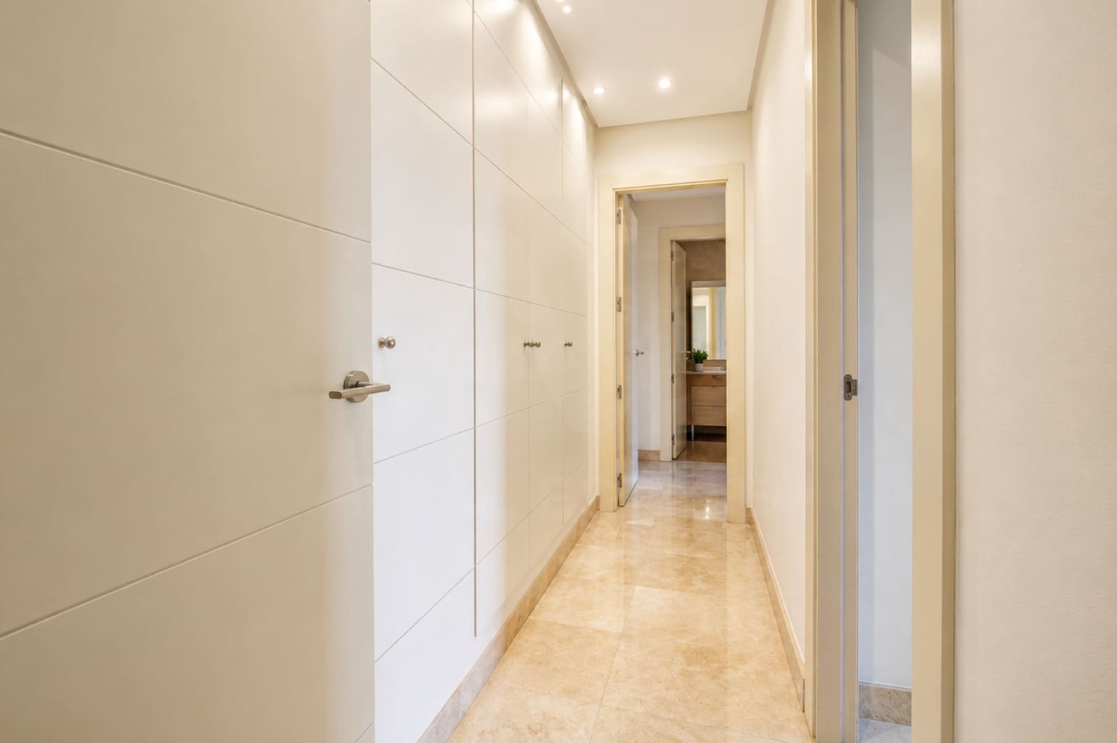2 Zimmer Apartment zu verkaufen in Marbella mit Garage - 585.000 € (Ref: 10029910)