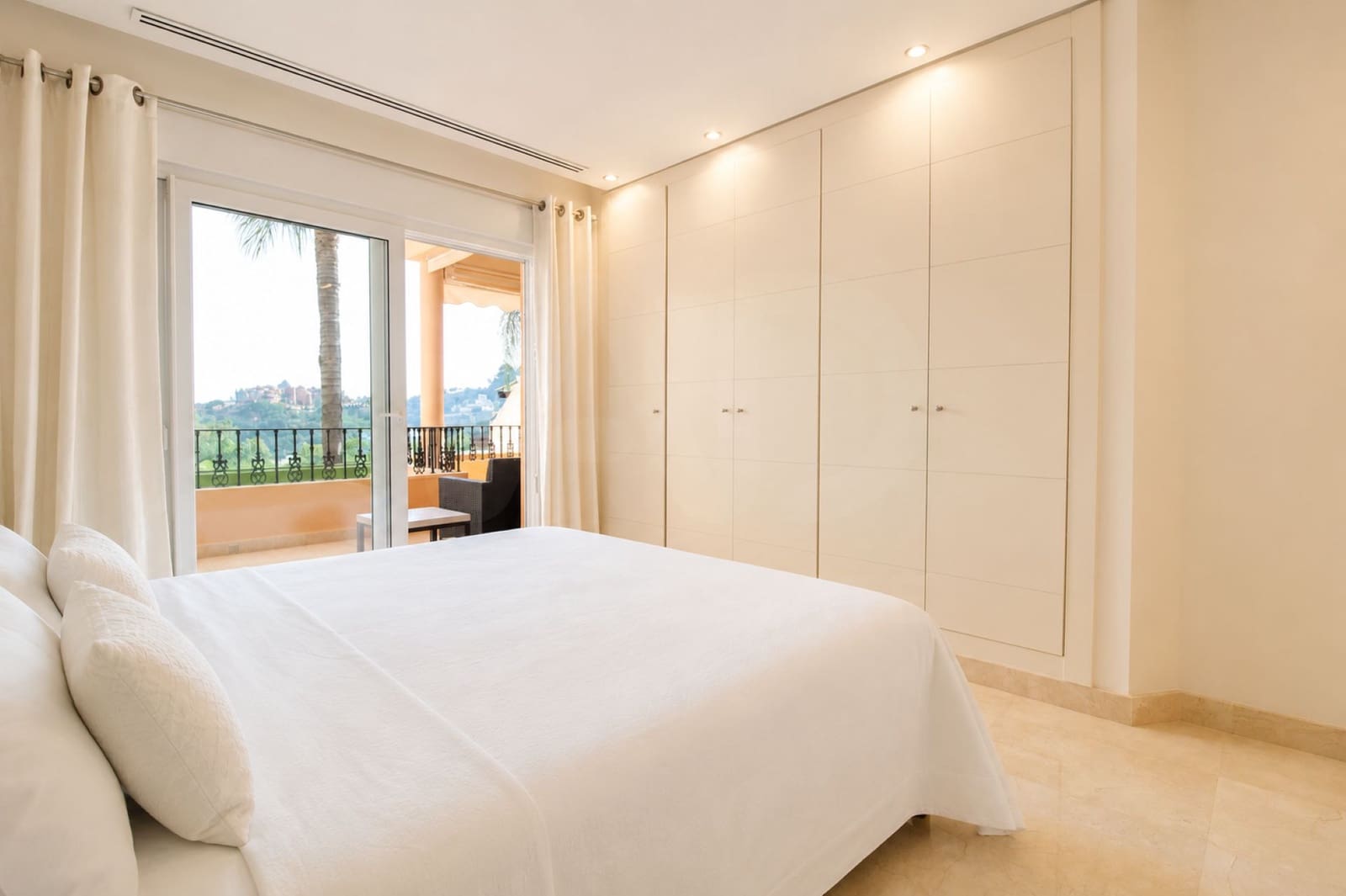 2 Zimmer Apartment zu verkaufen in Marbella mit Garage - 585.000 € (Ref: 10029910)