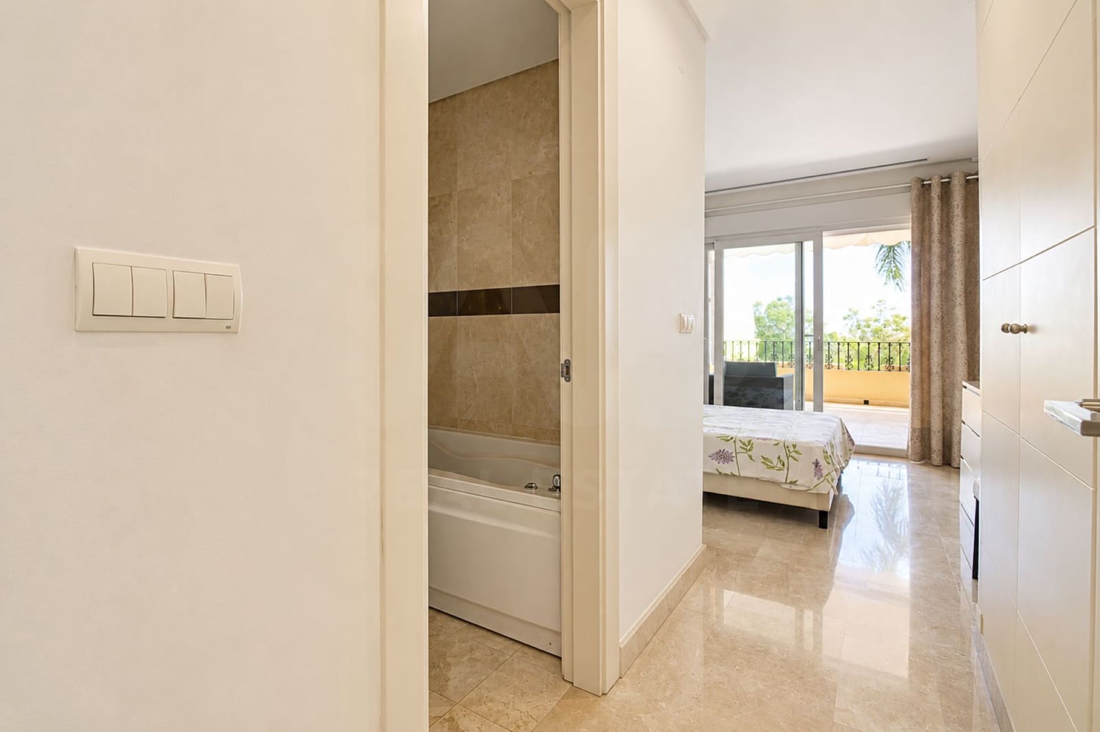 2 Zimmer Apartment zu verkaufen in Marbella mit Garage - 585.000 € (Ref: 10029910)