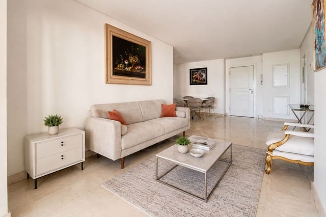 2 Zimmer Apartment zu verkaufen in Los Naranjos, Marbella mit Garage - 585.000 € (Ref: 10029910)