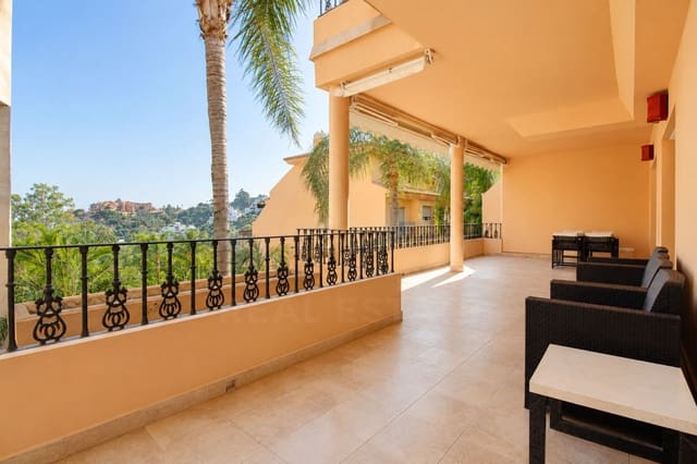 2 Zimmer Apartment zu verkaufen in Los Naranjos, Marbella mit Garage - 585.000 € (Ref: 10029910)