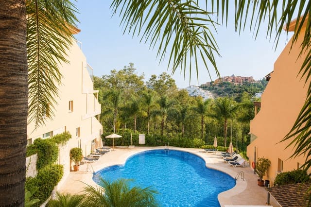 2 Zimmer Apartment zu verkaufen in Los Naranjos, Marbella mit Garage - 585.000 € (Ref: 10029910)