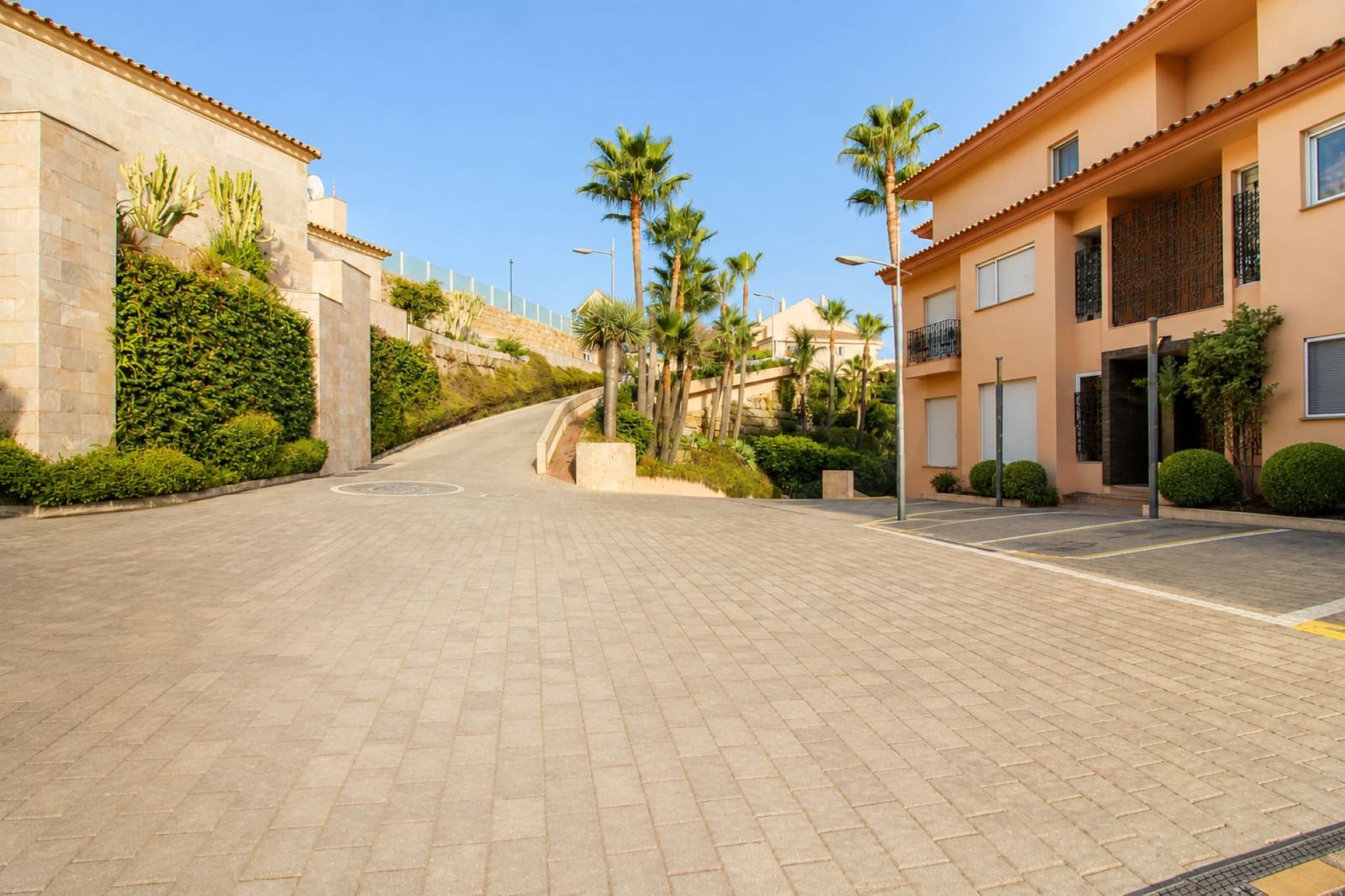 2 Zimmer Apartment zu verkaufen in Marbella mit Garage - 585.000 € (Ref: 10029910)