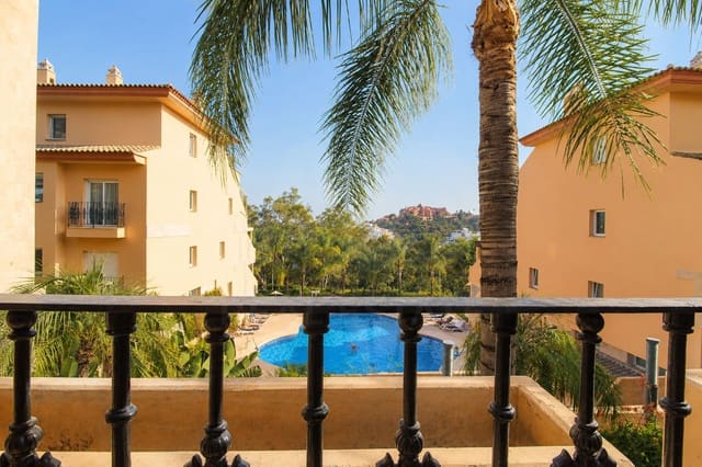 2 Zimmer Apartment zu verkaufen in Los Naranjos, Marbella mit Garage - 585.000 € (Ref: 10029910)