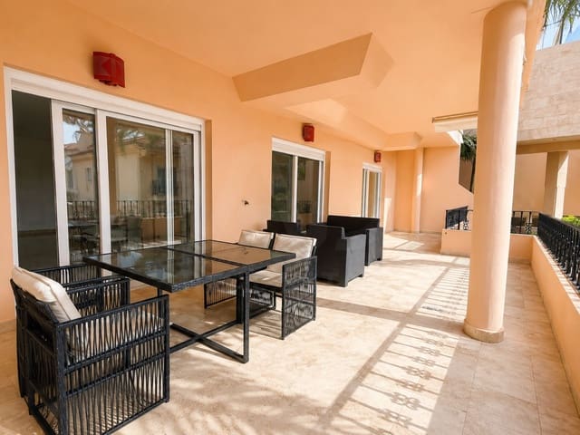 2 Zimmer Apartment zu verkaufen in Los Naranjos, Marbella mit Garage - 585.000 € (Ref: 10029910)