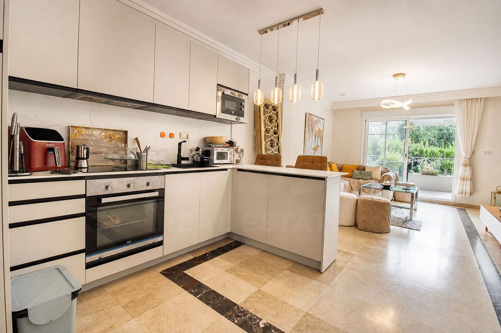 3 makuuhuone Huoneisto vuokrattavana paikassa Marbella mukana uima-altaan 
autotalli - 2 500 € (Ref: 10029911)