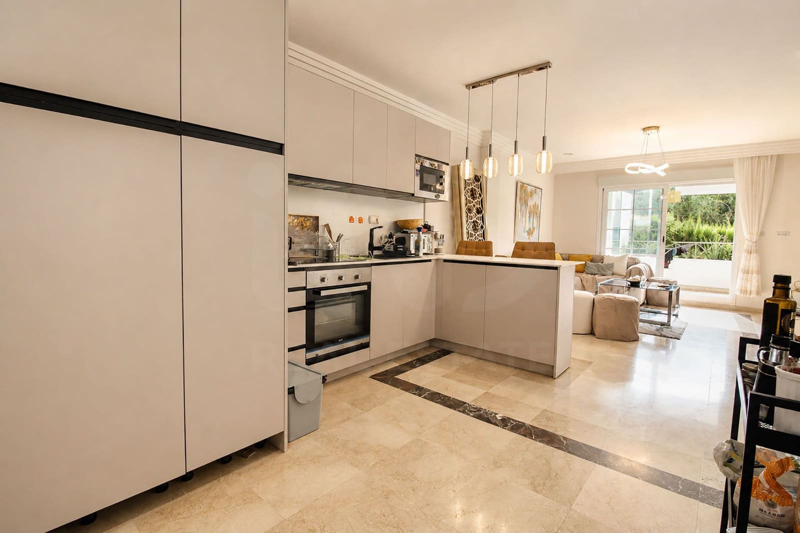 3 makuuhuone Huoneisto vuokrattavana paikassa Marbella mukana uima-altaan 
autotalli - 2 500 € (Ref: 10029911)